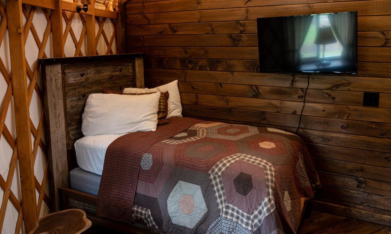Tranquil Haven Luxy Yurt - Creekside Glamping With Private Hot Tub Villa Topton Exterior photo